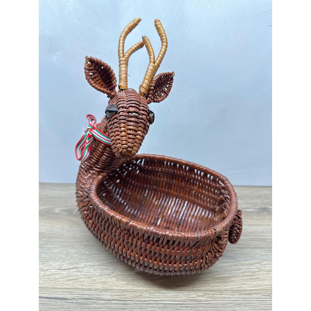 VTG Wicker Reindeer Basket Turned Head 10x8x6 Christmas Centerpiece Decor